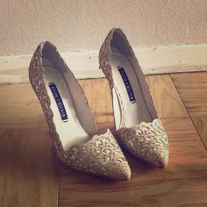 Alice and Olivia size 37 pumps worn once